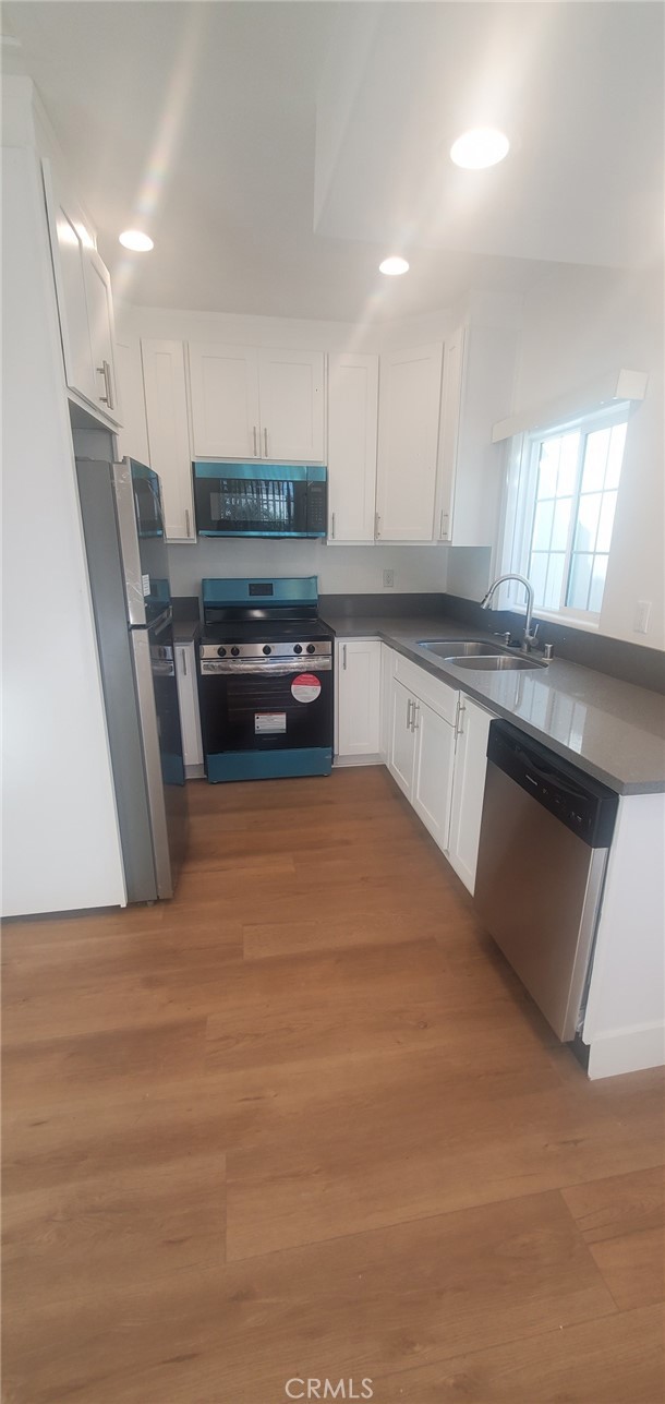 Detail Gallery Image 13 of 27 For 23462 Friar St, Woodland Hills,  CA 91367 - 1 Beds | 1 Baths