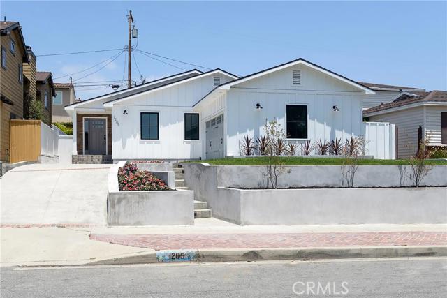 1205 18th Street, Manhattan Beach, California 90266, 4 Bedrooms Bedrooms, ,1 BathroomBathrooms,Residential,Sold,18th,SB16112558