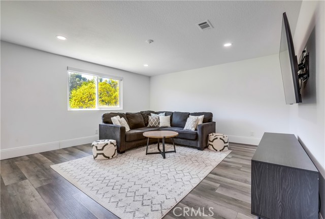 19416 Shadow Oak Drive, Lake Forest CA: https://media.crmls.org/medias/f3b2e2dd-2e88-4406-8379-904d4ae28081.jpg