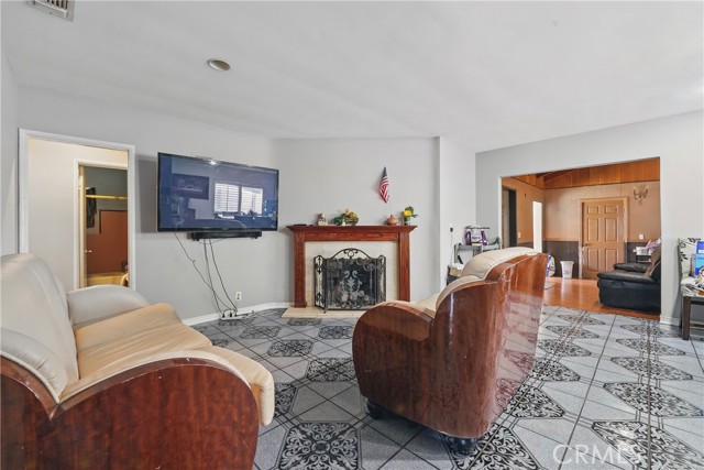 Detail Gallery Image 5 of 50 For 14276 Aztec St, Sylmar,  CA 91342 - 5 Beds | 4 Baths