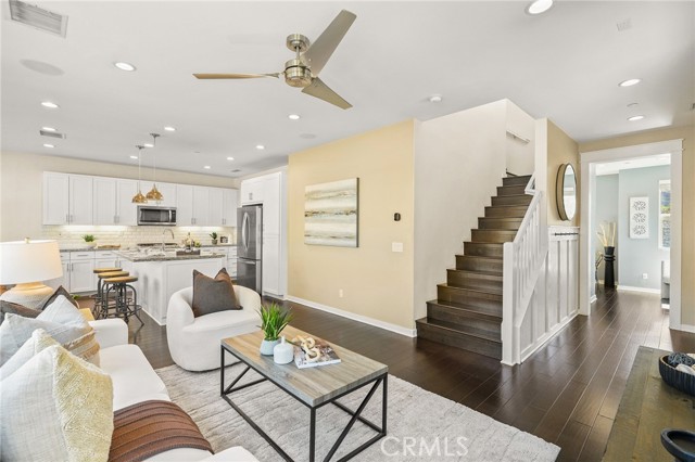 15 Clover, Lake Forest CA: https://media.crmls.org/medias/f3b3dbc0-c1fb-4237-a30e-9e614fe00d52.jpg