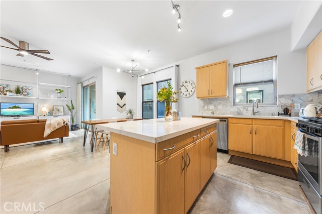 Detail Gallery Image 36 of 47 For 210 N Spurgeon St, Santa Ana,  CA 92701 - 1 Beds | 1/1 Baths