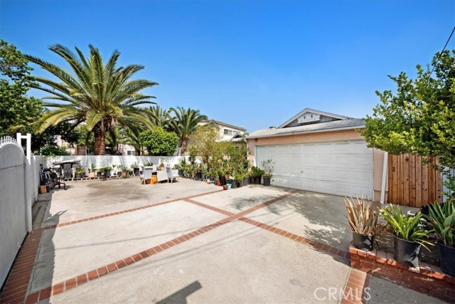11457 Oxnard Street, North Hollywood CA: https://media.crmls.org/medias/f3b4898d-bba9-49e0-b268-0e6eb89698d6.jpg