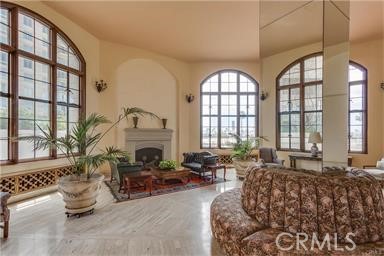 https://media.crmls.org/medias/f3b4afde-3827-438b-8443-6dd9aad01eb8.jpg?preset=X-Large