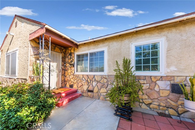 Detail Gallery Image 2 of 18 For 10425 Rainier St, Sun Valley,  CA 91352 - 3 Beds | 1 Baths