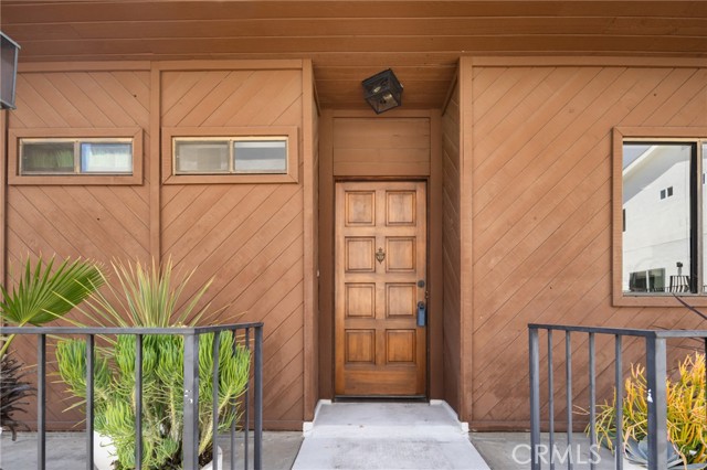 Detail Gallery Image 2 of 31 For 4821 Riverton Ave #2,  North Hollywood,  CA 91601 - 2 Beds | 2/1 Baths