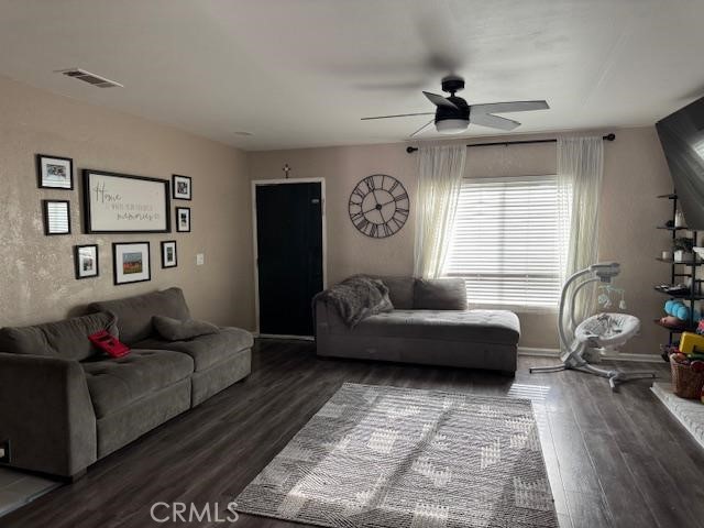 https://media.crmls.org/medias/f3b6952f-2287-4df7-aac6-e30ad23830c3.jpg?preset=X-Large