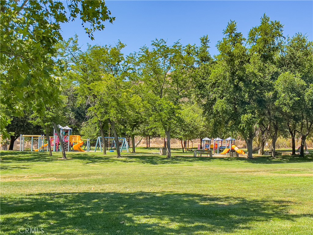https://media.crmls.org/medias/f3b76845-441d-4b61-9754-419fb8dc8f07.jpg?preset=X-Large