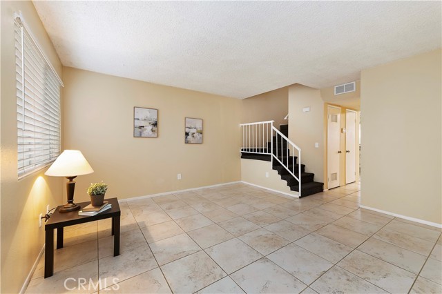 Detail Gallery Image 5 of 26 For 12198 Orchid Ln #C,  Moreno Valley,  CA 92557 - 2 Beds | 1/1 Baths