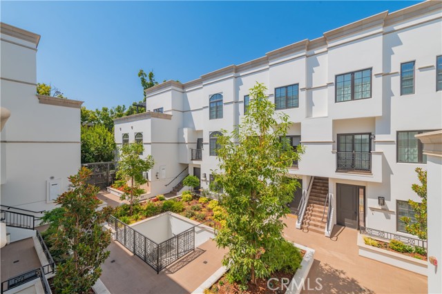 288 S Oakland Ave, Pasadena CA: https://media.crmls.org/medias/f3b8ba6d-7bc2-4d02-8a1a-06a0412ae001.jpg