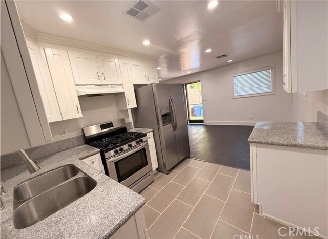 Detail Gallery Image 5 of 7 For 4563 Lexington Ave, Los Angeles,  CA 90029 - 1 Beds | 1 Baths