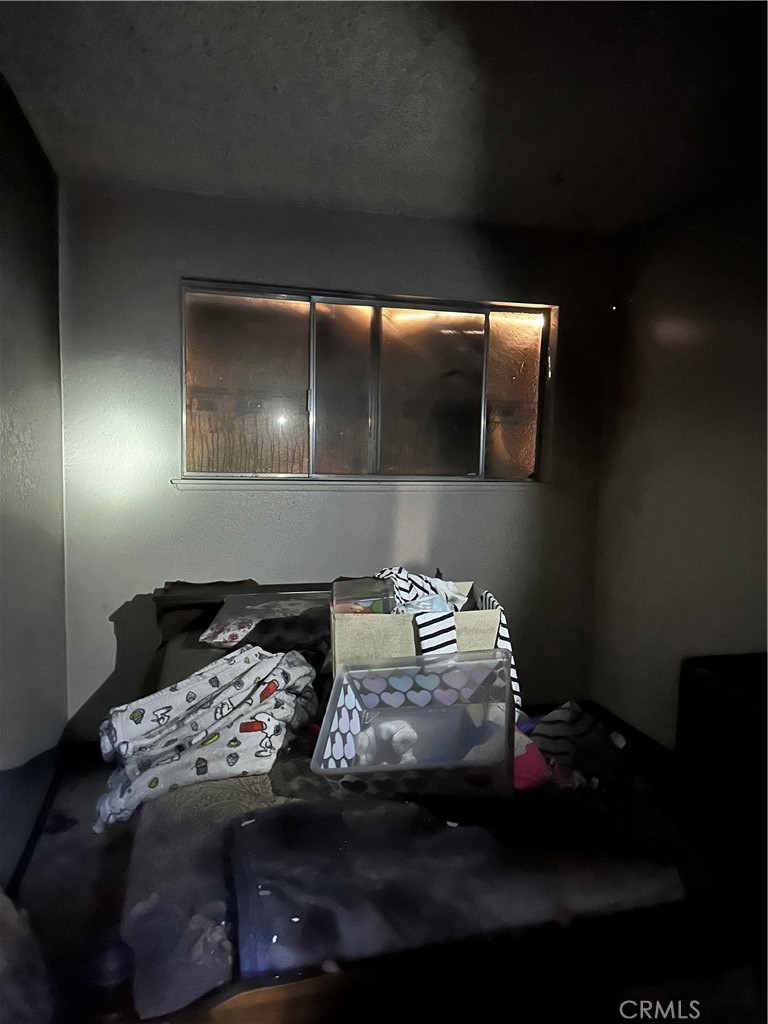 https://media.crmls.org/medias/f3ba230d-d3a9-4cbd-a2c4-499c667a2fb6.jpg?preset=X-Large