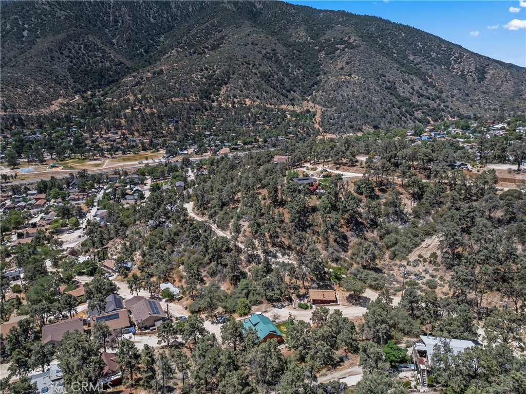 https://media.crmls.org/medias/f3bbcb3d-c8bd-479e-864e-940eb95f1761.jpg?preset=X-Large