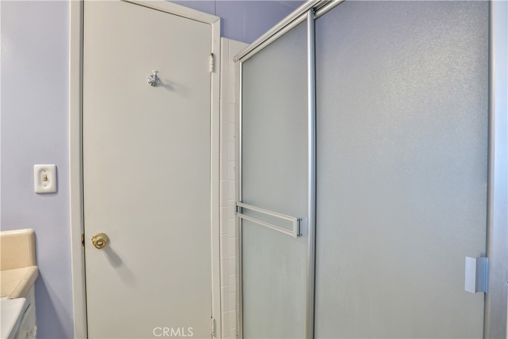 https://media.crmls.org/medias/f3bcaa7d-e5b9-4fe8-aa8a-88f3f5e08fa7.jpg?preset=X-Large