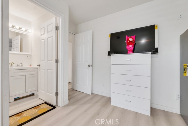 Detail Gallery Image 34 of 61 For 7701 Baird Ave, Reseda,  CA 91335 - – Beds | – Baths