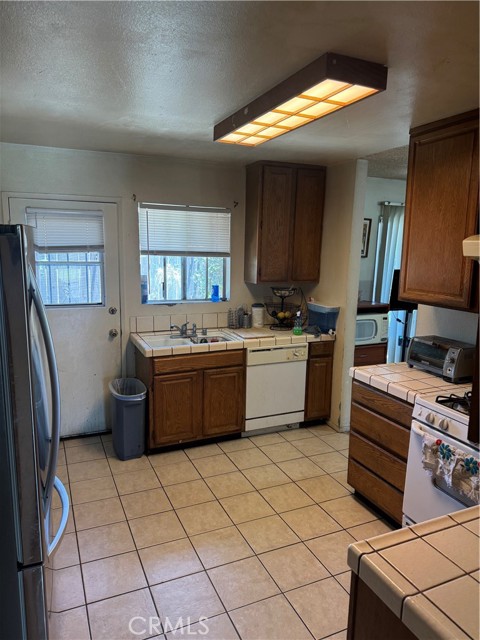 14222 Filmore Street, Arleta CA: https://media.crmls.org/medias/f3bd0011-a0e2-4109-aa0c-37fff60a1642.jpg