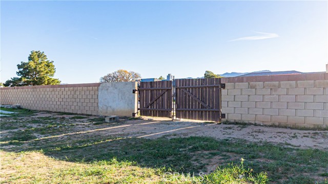 Detail Gallery Image 32 of 38 For 22993 Eyota, Apple Valley,  CA 92308 - 4 Beds | 2 Baths