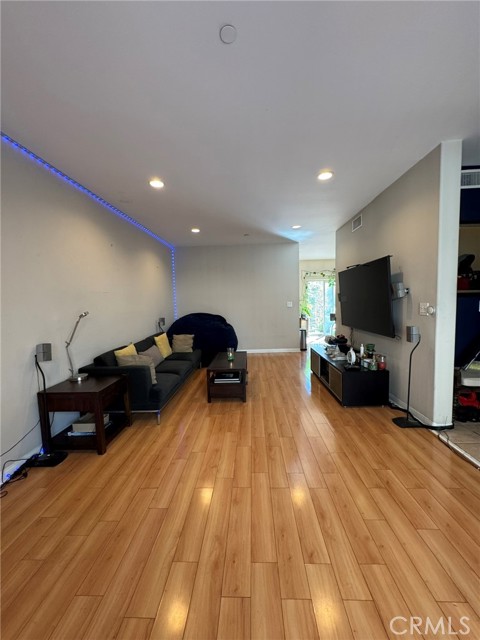 Detail Gallery Image 7 of 30 For 12375 Osborne Place #07,  Pacoima,  CA 91331 - 3 Beds | 3 Baths