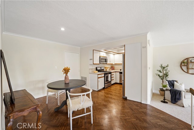 Detail Gallery Image 6 of 18 For 29125 Thousand Oaks Bld #D,  Agoura Hills,  CA 91301 - 2 Beds | 2 Baths