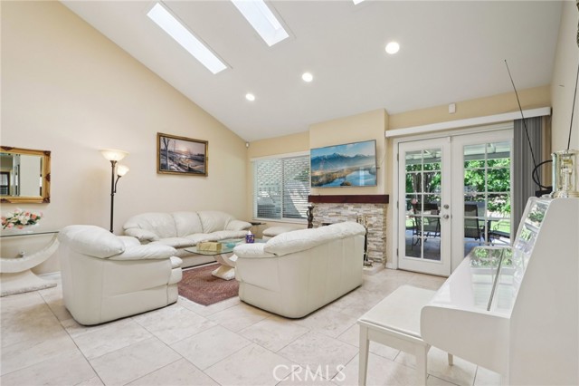 Detail Gallery Image 7 of 35 For 21811 Merridy St, Chatsworth,  CA 91311 - 2 Beds | 2 Baths