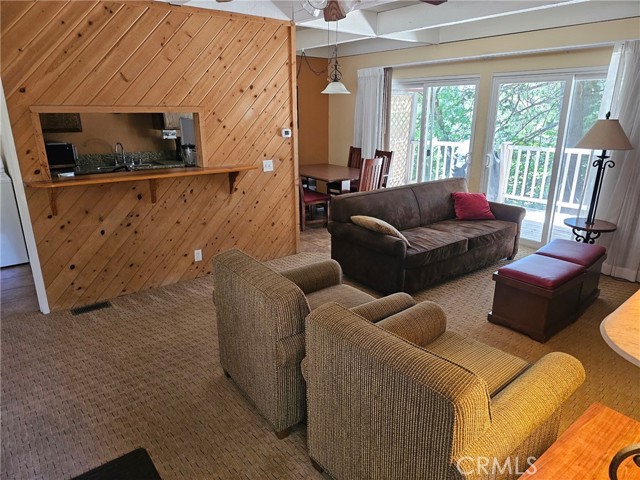 308 Canyon Crest, Lake Arrowhead CA: https://media.crmls.org/medias/f3c0a603-b1d5-4073-9a39-fd28276eda7d.jpg