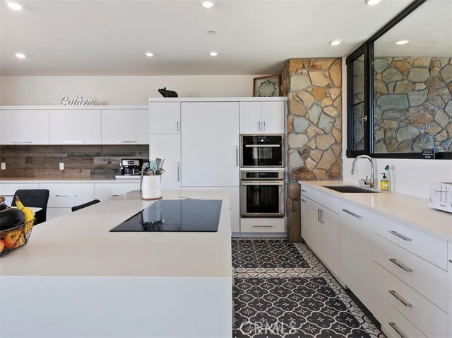 Detail Gallery Image 21 of 62 For 10875 Pacific View Dr, Malibu,  CA 90265 - 2 Beds | 2 Baths