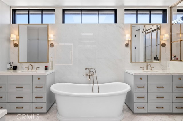 2428 The Strand, Hermosa Beach CA: https://media.crmls.org/medias/f3c113a2-5424-49b3-b637-1c1b4e9e3229.jpg