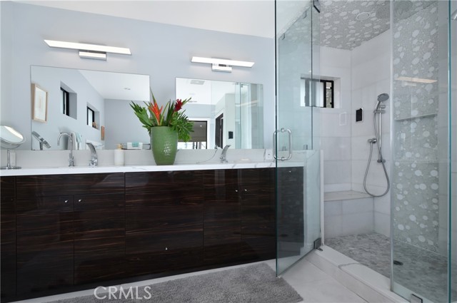 4751 Del Moreno Drive, Woodland Hills CA: https://media.crmls.org/medias/f3c12483-90b7-4b75-a9e2-4fd7f608c2ed.jpg
