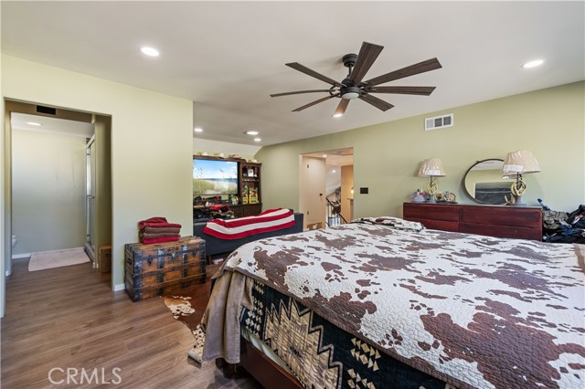 Detail Gallery Image 17 of 44 For 28975 Lotusgarden, Canyon Country,  CA 91387 - 4 Beds | 3 Baths