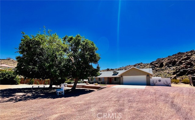 24212 Kansa Road, Apple Valley CA: https://media.crmls.org/medias/f3c16429-fe70-496a-b5f5-92377559c703.jpg