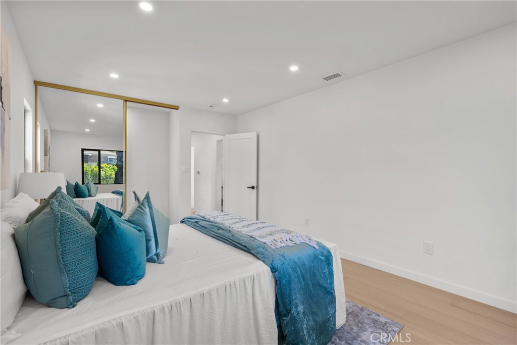 MLS #OC25080580 img 11