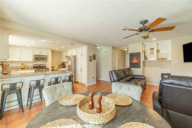 13290 Riverview Drive, Victorville CA: https://media.crmls.org/medias/f3c1dac9-b469-47ce-a662-7d69aaeef405.jpg