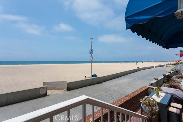 2654 The Strand, Hermosa Beach, California 90254, 3 Bedrooms Bedrooms, ,4 BathroomsBathrooms,Residential,Sold,The Strand,OC17238177