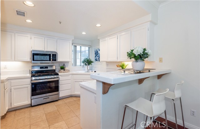 Detail Gallery Image 14 of 39 For 14 Chaumont, Mission Viejo,  CA 92692 - 3 Beds | 2/1 Baths