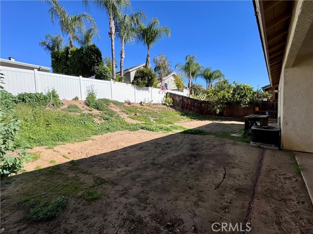 Detail Gallery Image 4 of 15 For 1621 Park Way, Lake Elsinore,  CA 92530 - 4 Beds | 2 Baths