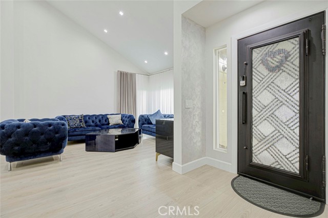 Detail Gallery Image 8 of 63 For 28030 Kenton, Saugus,  CA 91350 - 5 Beds | 3 Baths