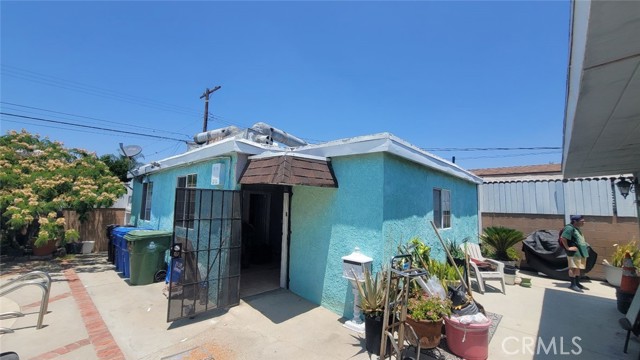 13915 Garber Street, Arleta CA: https://media.crmls.org/medias/f3c2aae2-32a8-4046-9319-6f8c7c06488f.jpg