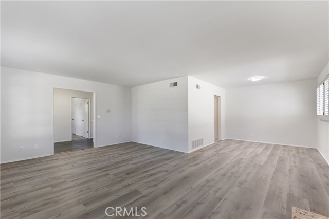 Detail Gallery Image 7 of 49 For 305 Robin Hood Ln, Costa Mesa,  CA 92627 - 5 Beds | 2/2 Baths