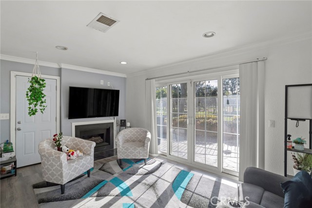 Detail Gallery Image 8 of 33 For 1981 W Bayshore, Anaheim,  CA 92801 - 3 Beds | 2/1 Baths