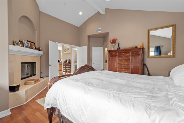 Detail Gallery Image 33 of 46 For 211 S Francisca #B,  Redondo Beach,  CA 90277 - 4 Beds | 3 Baths