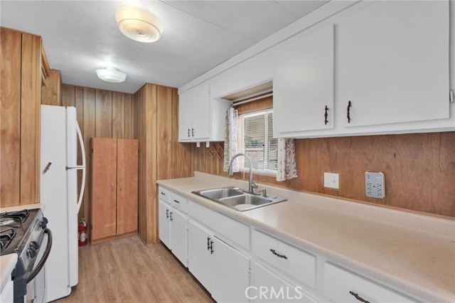 11414 Serra Rd, Apple Valley CA: https://media.crmls.org/medias/f3c344d9-5785-4ab4-baa9-b26c2e388959.jpg