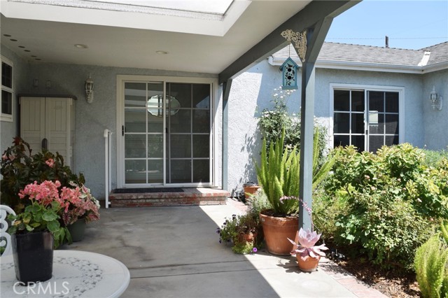 2024 N Kenwood Street, Burbank CA: https://media.crmls.org/medias/f3c3835f-63b9-4574-b8ff-5431ad037c7d.jpg