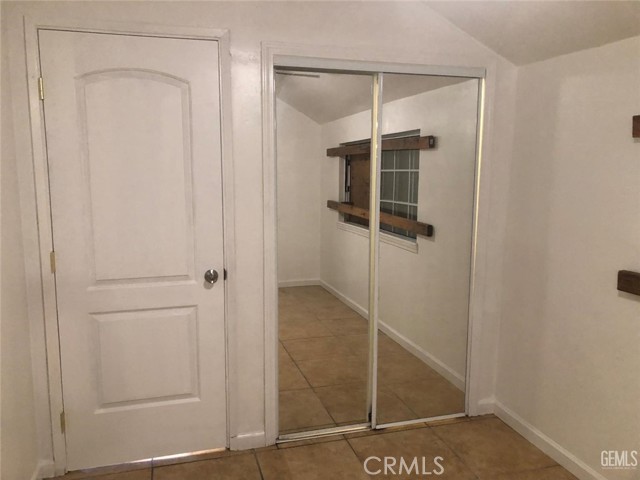 Detail Gallery Image 7 of 12 For 121 Roberts, Bakersfield,  CA 93308 - 2 Beds | 1 Baths