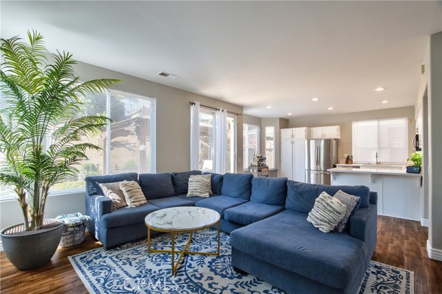 29708 Gracilior Drive, Escondido CA: https://media.crmls.org/medias/f3c478da-2f94-48eb-af30-9e2fbc451040.jpg