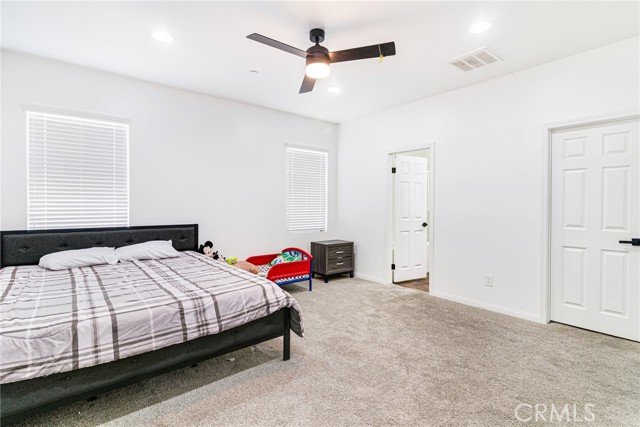 15992 Yosemite Street, Victorville CA: https://media.crmls.org/medias/f3c488ca-9e3a-4ef6-b755-443ea90a18a3.jpg