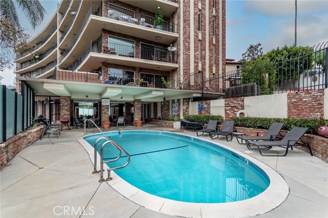 Detail Gallery Image 3 of 5 For 2260 N Cahuenga Bld #106,  Los Angeles,  CA 90068 - 1 Beds | 1 Baths