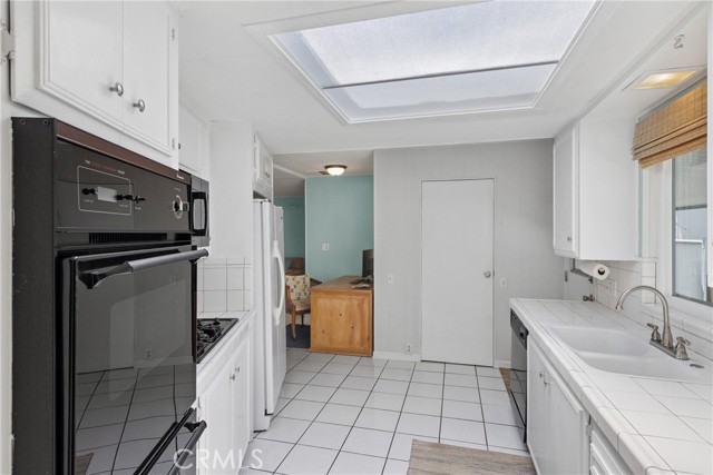 20701 Beach Boulevard, Huntington Beach CA: https://media.crmls.org/medias/f3c63def-cbb5-4d49-ae90-03d7e288f10b.jpg