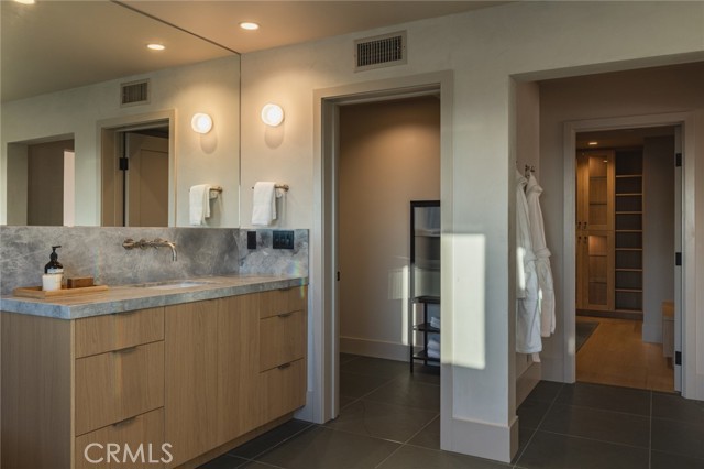 Detail Gallery Image 31 of 57 For 2212 Cliff Dr, Newport Beach,  CA 92663 - 5 Beds | 5/1 Baths