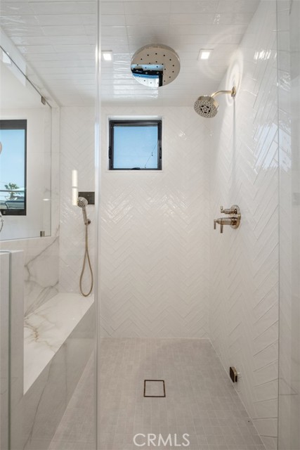 20 Balboa Coves, Newport Beach CA: https://media.crmls.org/medias/f3c7243c-1f68-4e4b-b64f-197668b3c48a.jpg