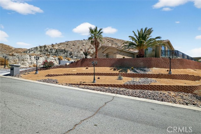 Detail Gallery Image 4 of 30 For 12220 Skyline Dr, Desert Hot Springs,  CA 92240 - 3 Beds | 3 Baths